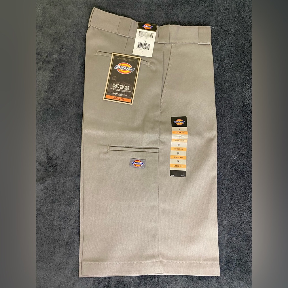 🩶🩳🩶 Dickies Work Shorts- Loose Fit, Multi-Pocket, 13” Inseam - Silver - Size 28